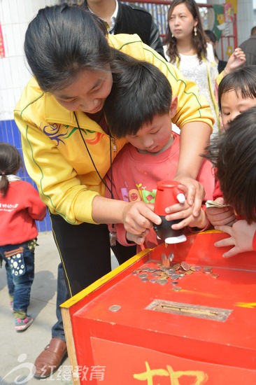 紅纓京華幼兒園的小朋友為震區捐款