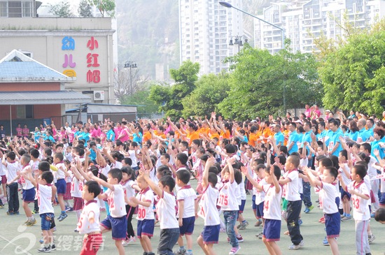 紅纓小紅帽幼兒園舉辦第二屆親子馬拉松活動(dòng)