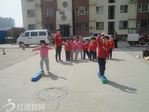 河北廊坊紅纓小神龍幼兒園“進社區 送愛心”活動