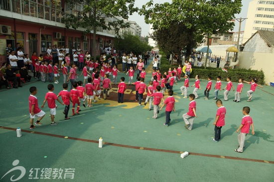 山西運城東鎮紅纓貝貝幼兒園舉辦六一親子運動會