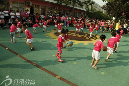 山西運城東鎮紅纓貝貝幼兒園舉辦六一親子運動會