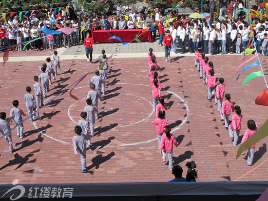 內蒙古滿洲里紅纓南區(qū)幼兒園舉辦大型親子運動會