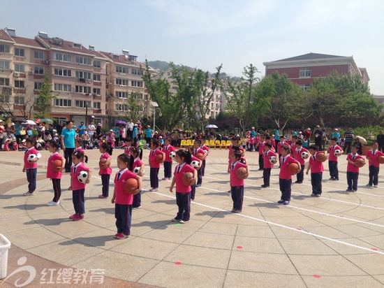 大連紅纓博樂英雙語幼兒園舉辦慶六一親子運動會