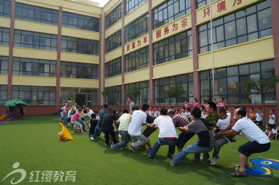 陜西華縣紅纓苗苗幼兒園舉辦“我愛(ài)你爸爸”父親節(jié)活動(dòng)