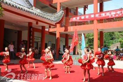 四川廣元紅纓春馨幼兒園端午節開展敬老院慰問活動