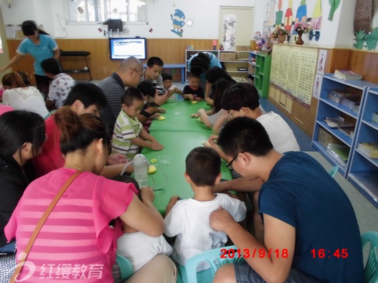 山東濟南紅纓智慧樹幼兒園舉辦“喜迎中秋·與愛同行”親子同樂活動