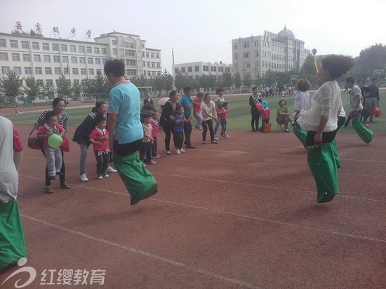 遼寧營口紅纓鴻程幼兒園舉辦親子運動會