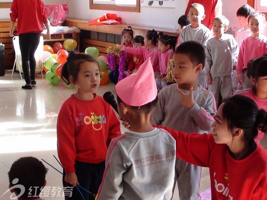 遼寧營口紅纓鴻程書香苑幼兒園開展重陽節慰問活動