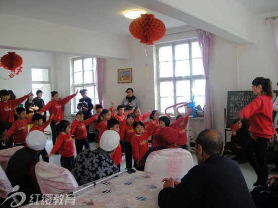 內蒙古包頭紅纓小精靈幼兒園舉辦“尊老、愛老”重陽節主題活動