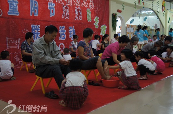 廣東湛江紅纓小天使幼兒園舉辦重陽節(jié)聯(lián)歡活動