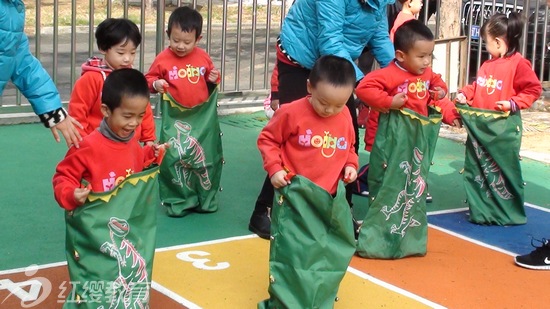 遼寧營口紅纓鴻程書香苑幼兒園課間活動豐富多彩