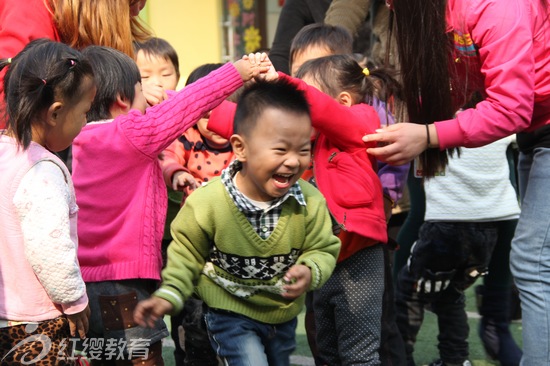 山東棗莊紅纓世紀花園幼兒園舉辦開放日活動