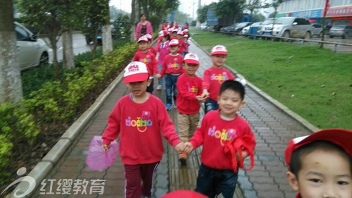 廣西來(lái)賓紅纓啟慧幼兒園組織社會(huì)實(shí)踐活動(dòng)