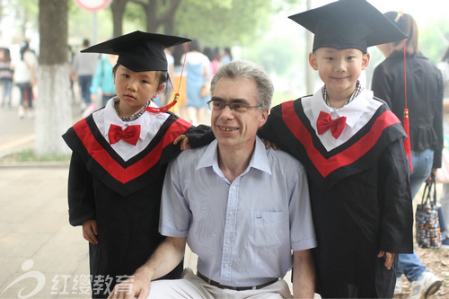 湖北孝感紅纓北辰幼兒園組織畢業(yè)班幼兒到大學活動