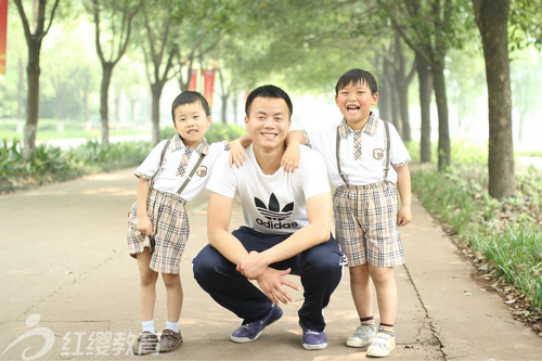 湖北孝感紅纓北辰幼兒園組織畢業(yè)班幼兒到大學活動