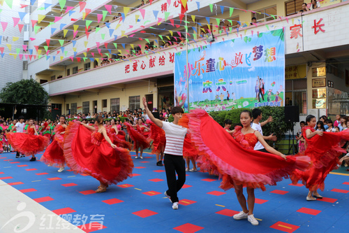 云南文山紅纓小伶童幼兒園慶“六一”活動