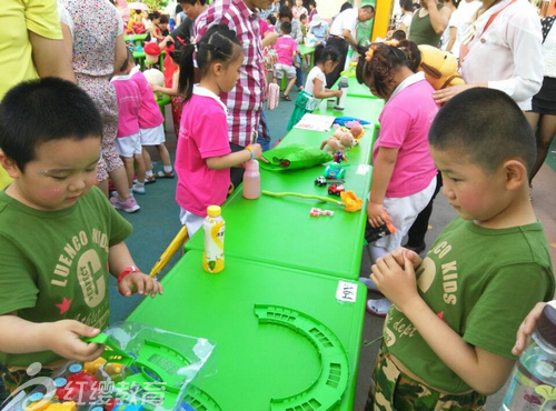 山東德州齊河紅纓紅太陽幼兒園舉辦慶六一跳蚤市場活動