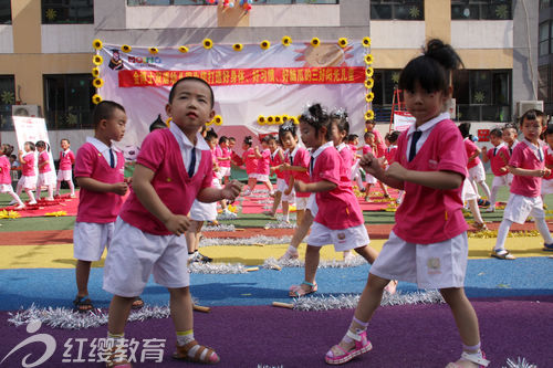 河北唐山紅纓金博士雙語幼兒園六一