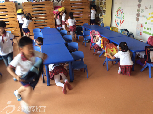 山東高密紅纓向陽(yáng)幼兒園舉辦緊急疏散演練