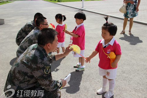 內蒙古呼和浩特紅纓快樂天使幼兒園參觀軍營活動 