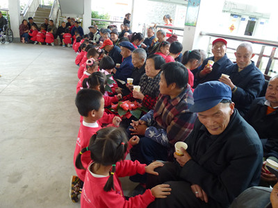 北川安昌藍(lán)天幼兒園2012年“關(guān)愛老人，感恩重陽”活動(dòng)